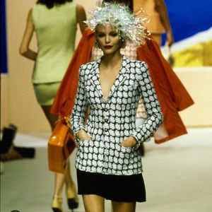 CHANEL SPRING 1995 jacket runway